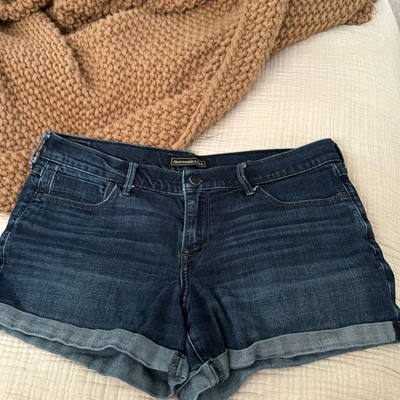 Abercrombie & Fitch Pants - Abercrombie and Fitch dark denim short short size 30
